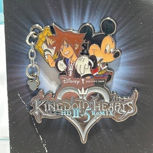 Disney Kingdom Hearts Mickey Mouse HD 2.5 Remix Square Enix Collector’s Pin - Picture 2 of 12